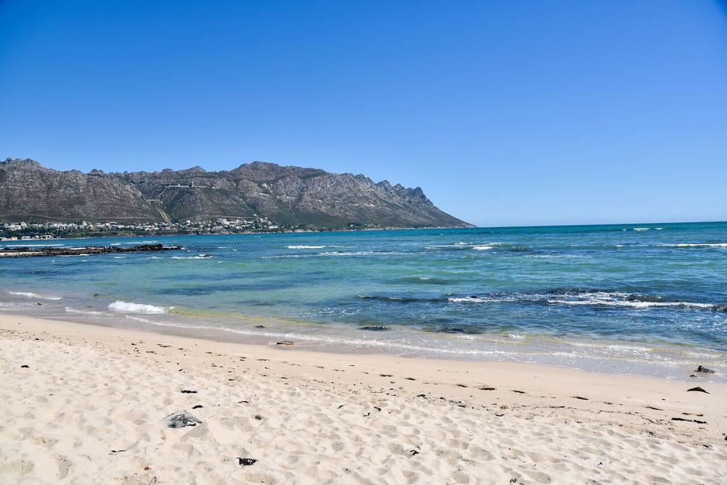 Sea And Mountain View Apartment Gordonʼs Bay エクステリア 写真